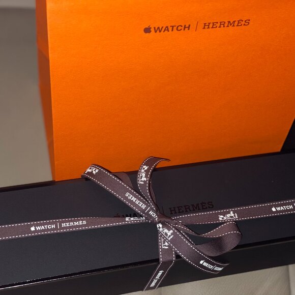 Apple Watch Hermes Series 5 40mm Black with Noir Leather Band - Picture 8 of 8